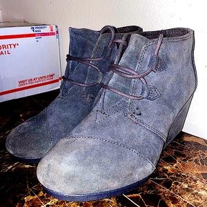 Toms Wedge ankle booties!